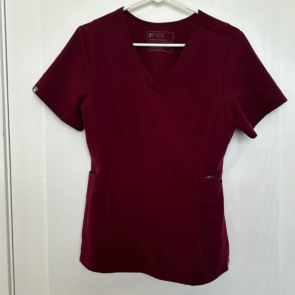 FIGS SIZE SMALL BURGUNDY SCRUB TOP!